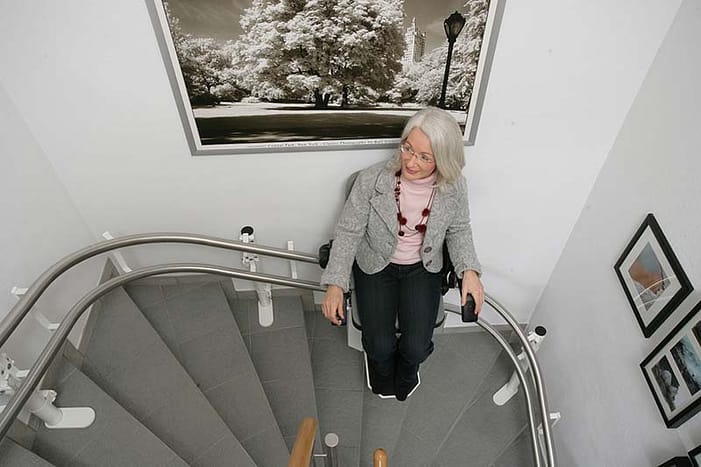 Treppenlifte im Innenbereich als Sitzlift Die Treppenlift Kosten des Aussenläufers sind deutlich höher als die des Innenläufers